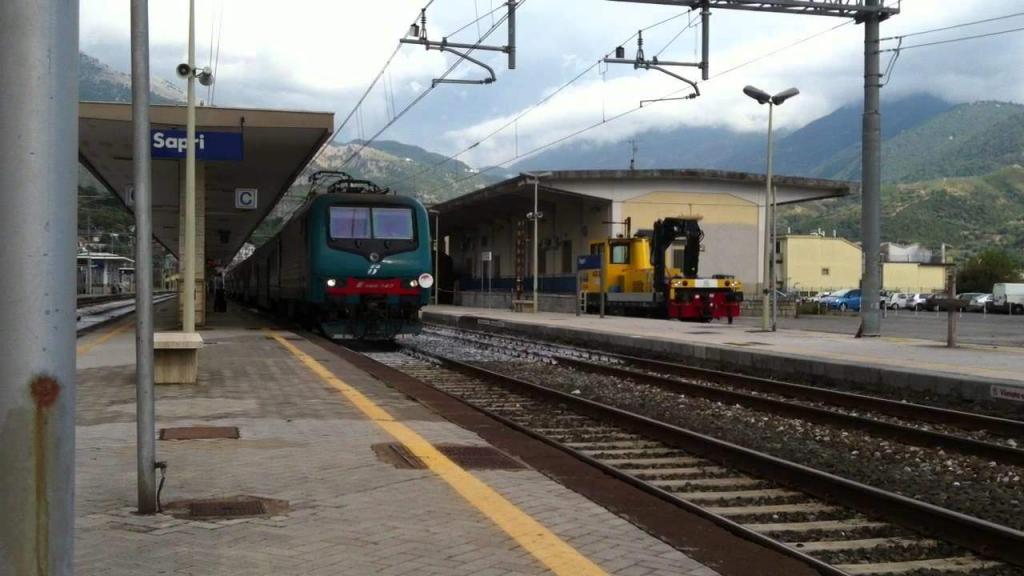 Incendio Lungo La Linea Ferroviaria Disagi In Cilento Campania News