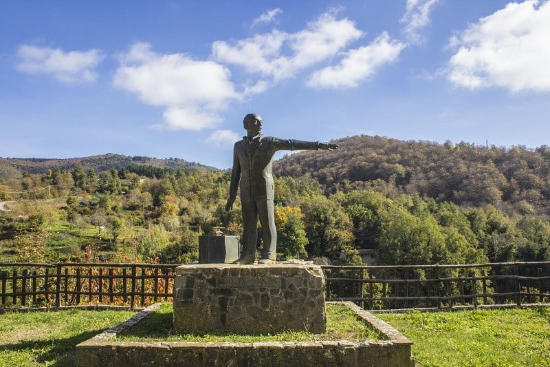 Gioi statua dell'emigrante
