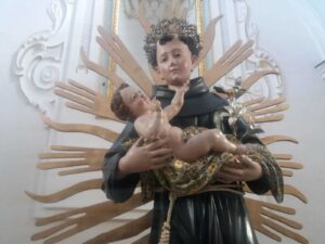 Sant'Antonio con bambino statua