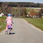 Bambino in bici