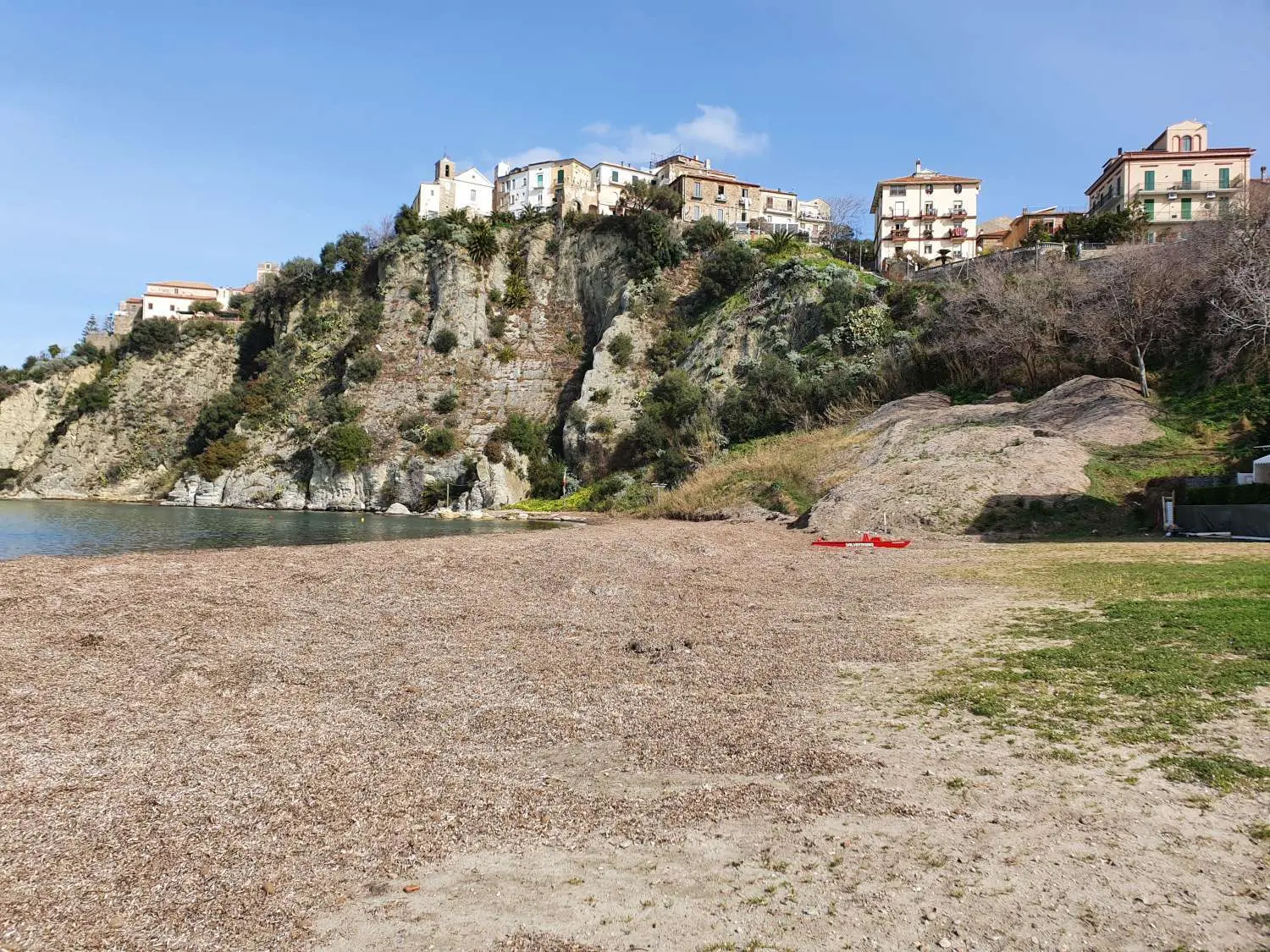 Posidonia spiaggiata ad Agropoli