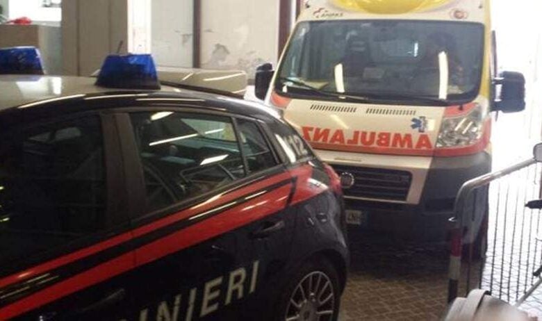 Ambulanza e carabinieri