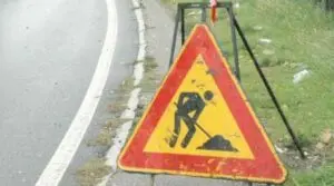 Cartello stradale lavori in corso
