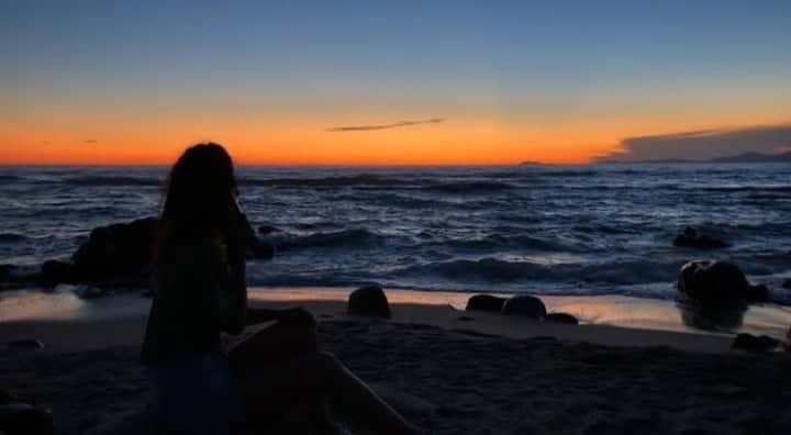 Ragazza al tramonto Agropoli 