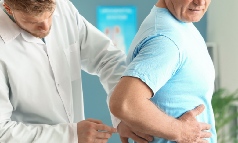 Medico visita nefrologica