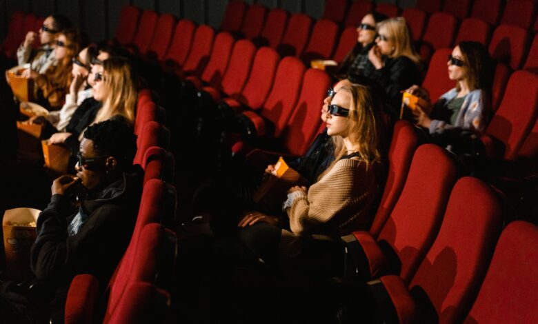 persone poltrone cinema