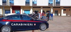 Carabinieri con studenti stranieri