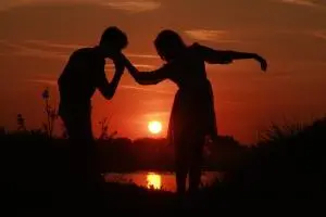 Ragazzi al tramonto