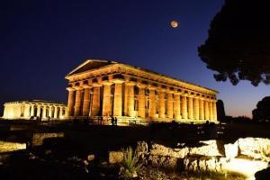 Templi Paestum di notte