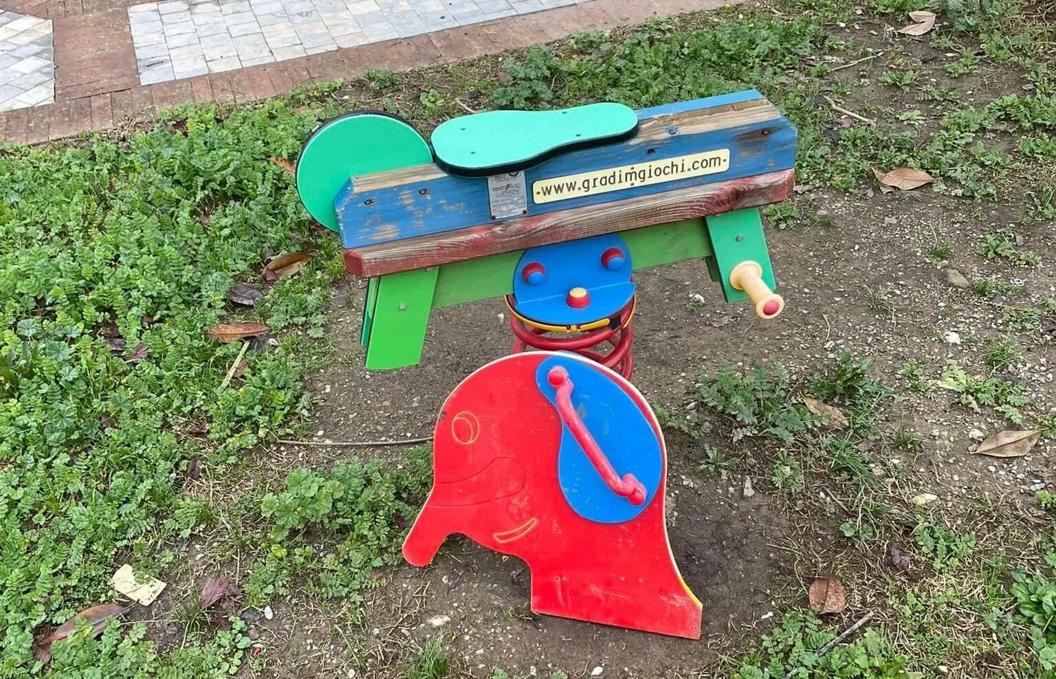 Giostrina distrutta Albanella