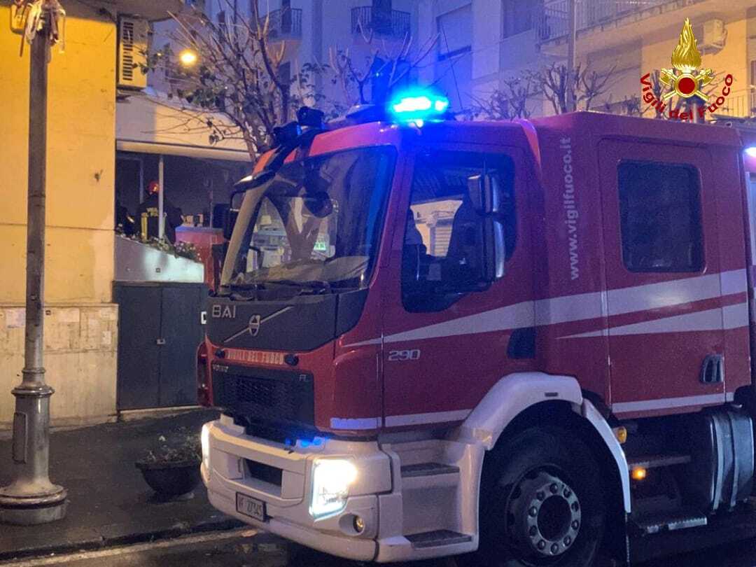 Incendio bar Salerno