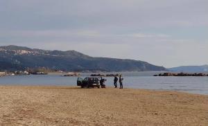 Auto sulla spiaggia di Casal Velino