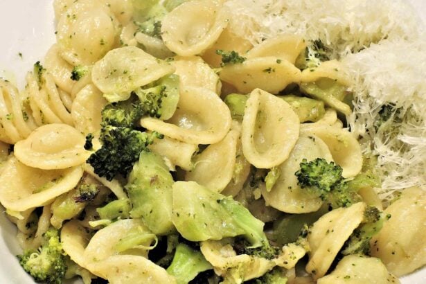 Pasta con i broccoli e il caprino