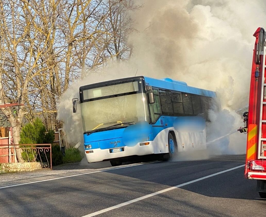 Autobus fiamme