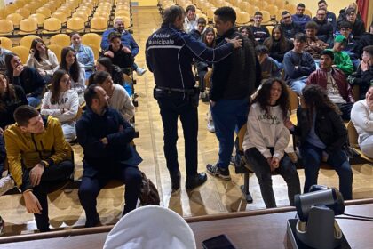 Studenti a lezione con la Polizia Locale