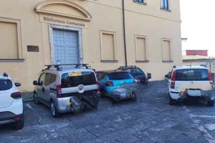 Eboli, auto nel centro storico