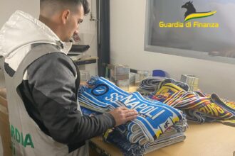 Sequestro sciarpe Napoli