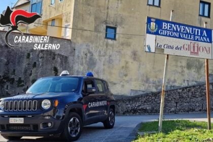 Carabinieri Giffoni Valle Piana, macchina