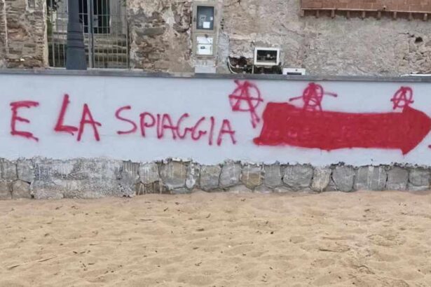 Castellabate imbrattato muro marina piccolo