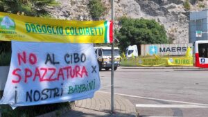 Blitz al porto di Salerno da parte di Coldiretti