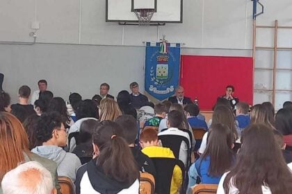 Istituto comprensivo, Caggiano incontro con gli studenti
