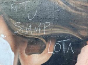 Murale sfregiato a Salerno