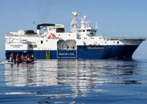 Sbarco migranti porto di Salerno