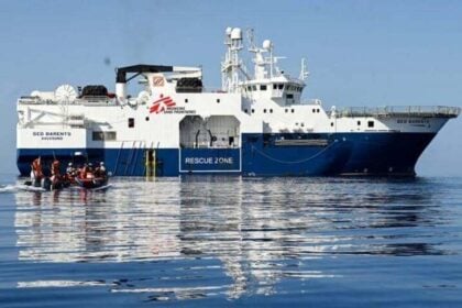 Sbarco migranti porto di Salerno