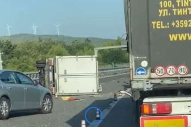 Furgone ribaltato a Sicignano