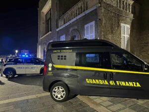 Guardia di Finanza, macchina
