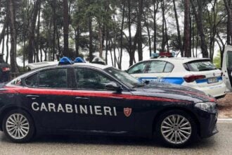 Carabinieri, macchina