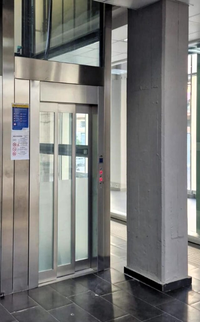 Stazione Salerno, ascensore