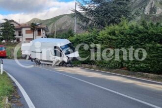 Caggiano, furgone incidentato