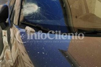 Eboli, auto danneggiata