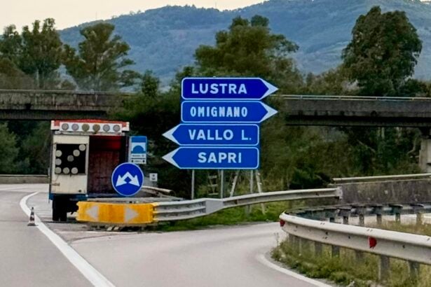 Lustra, indicazione stradale