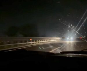 Auto contro mano