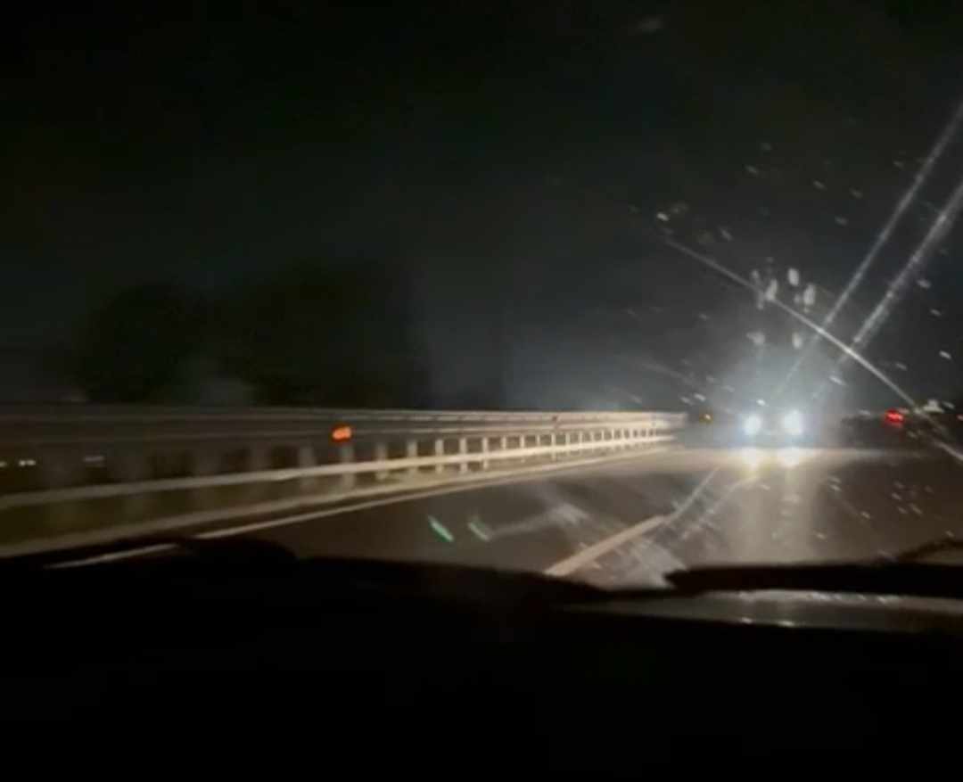 Auto contro mano
