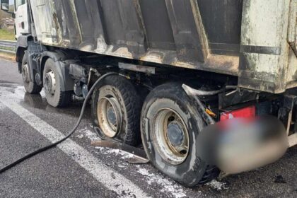 Camion in fiamme
