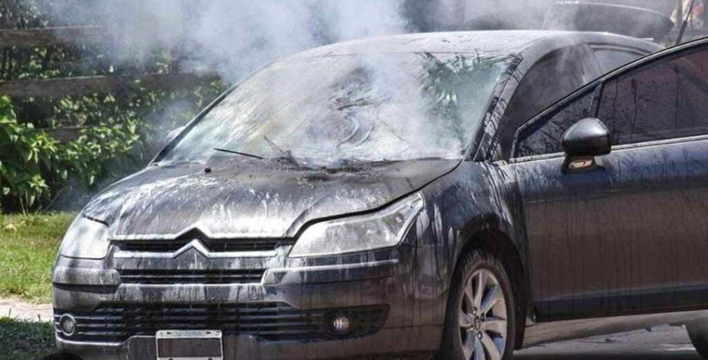 Campagna, auto a fuoco