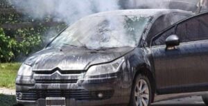 Campagna, auto a fuoco