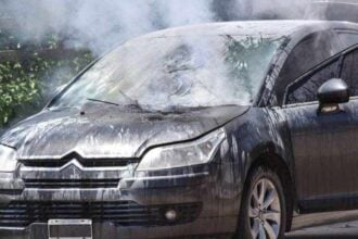 Campagna, auto a fuoco