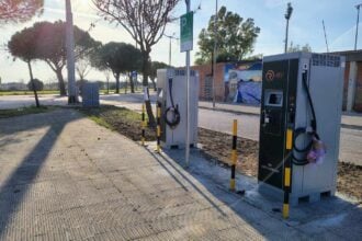 Eboli, colonnina ricarica elettrica