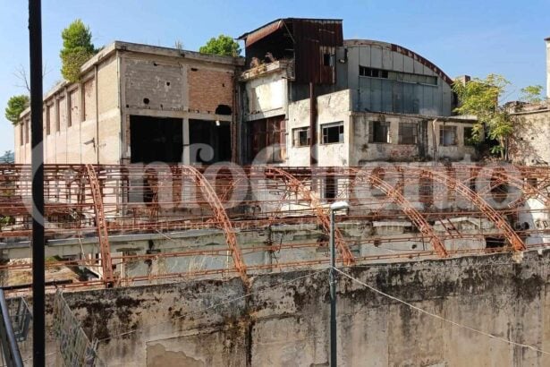 Eboli, fabbrica Pezzullo