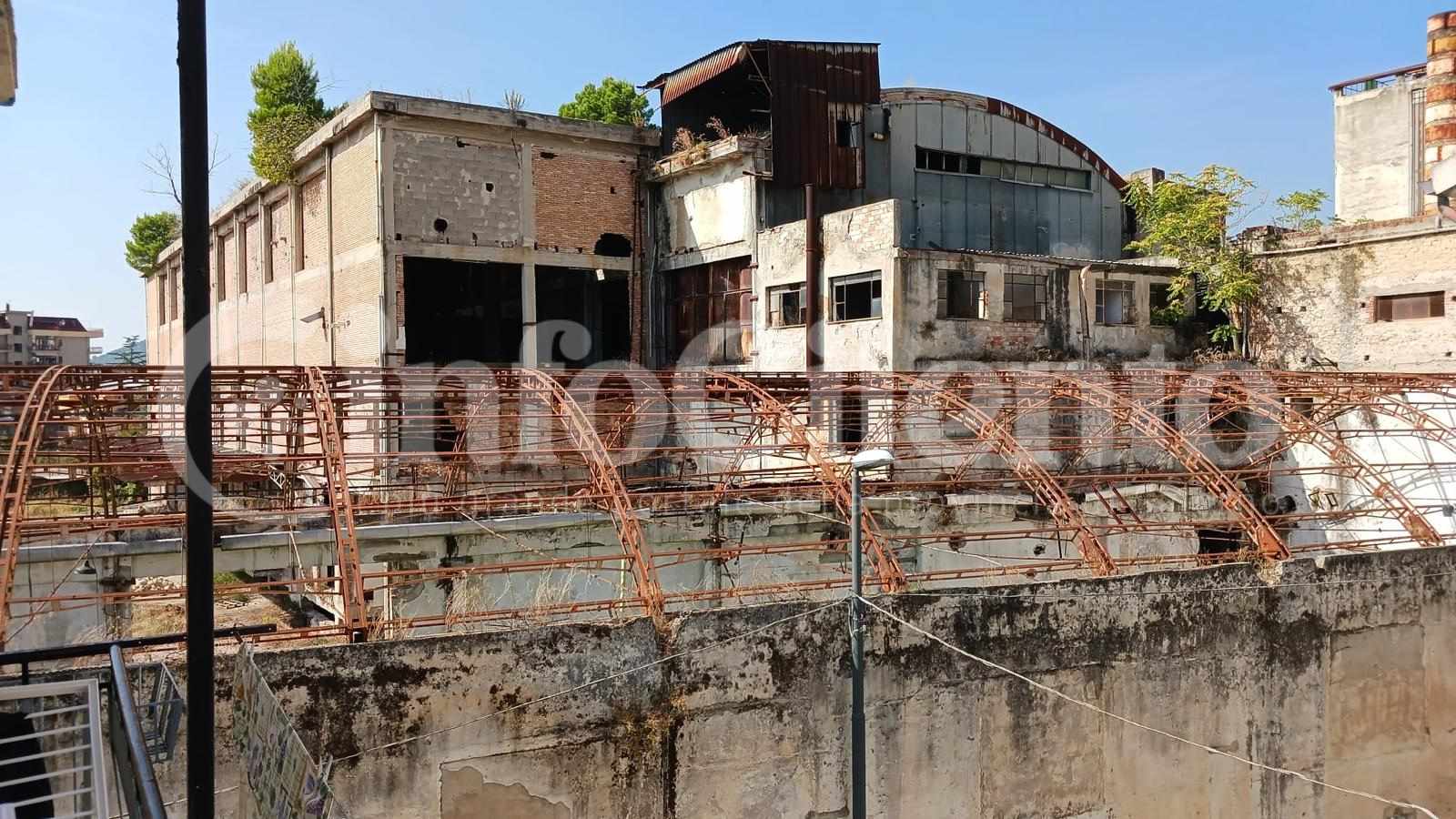 Eboli, fabbrica Pezzullo