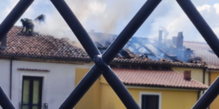Buonabitacolo, incendio abitazione