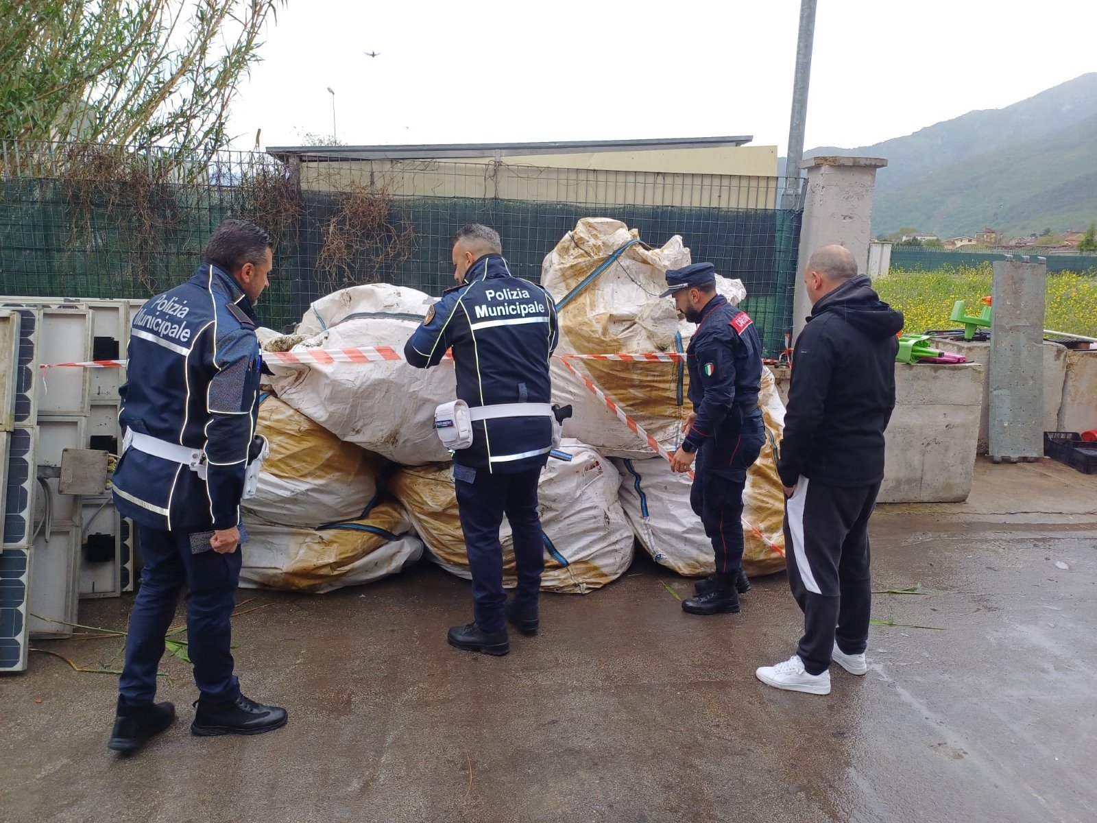 Sant'Arsenio, sequestro rifiuti