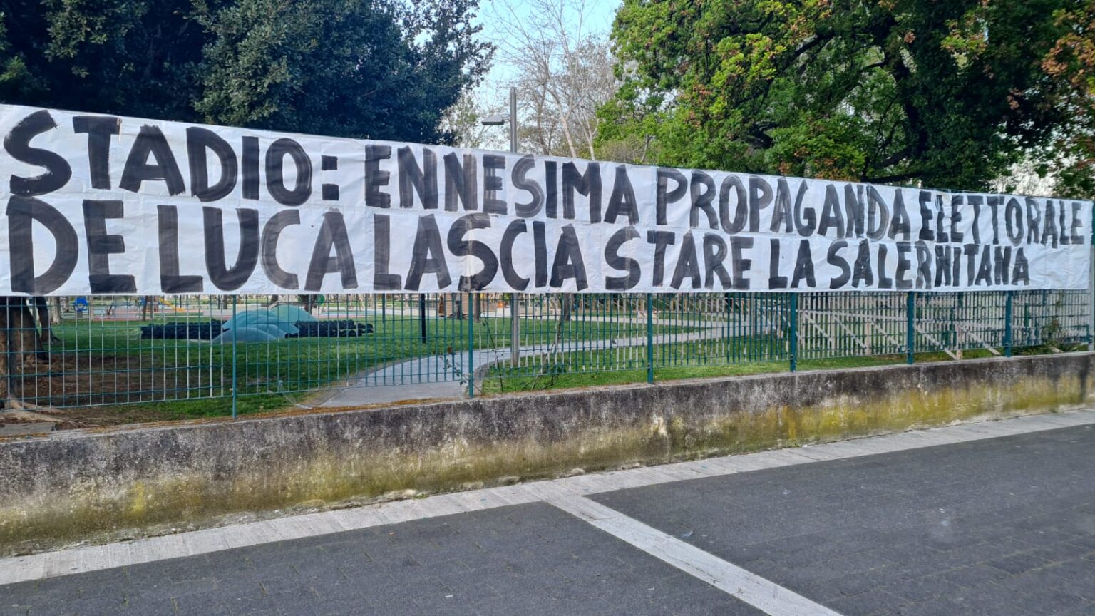 Striscione stadio Arechi