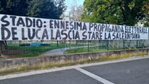 Striscione stadio Arechi