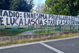 Striscione stadio Arechi