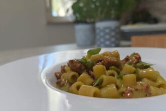 Pasta piselli e salsiccia
